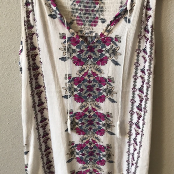 Old navy v neck tank with tassel tie option. Women’s size medium - Picture 2 of 4